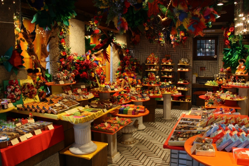 vente-TOURNEFORT-min_candy_store_chocolate_shop_chocolate_switzerland-393515